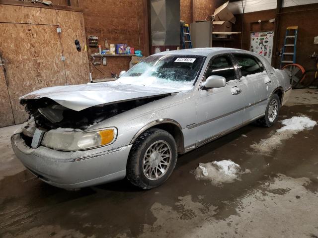 2000 Lincoln Town Car Signature