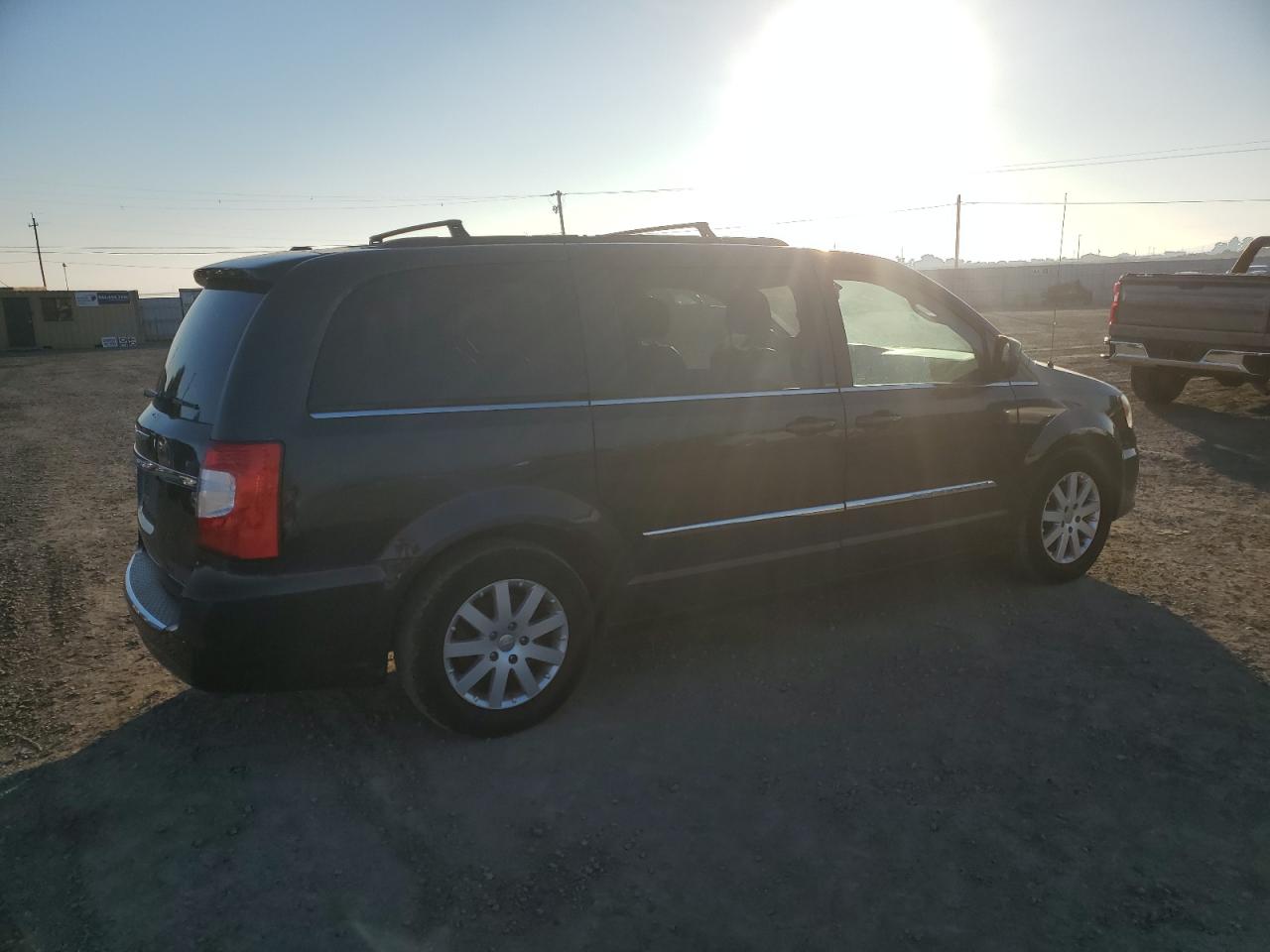 2014 Chrysler Town & Country - Image 3