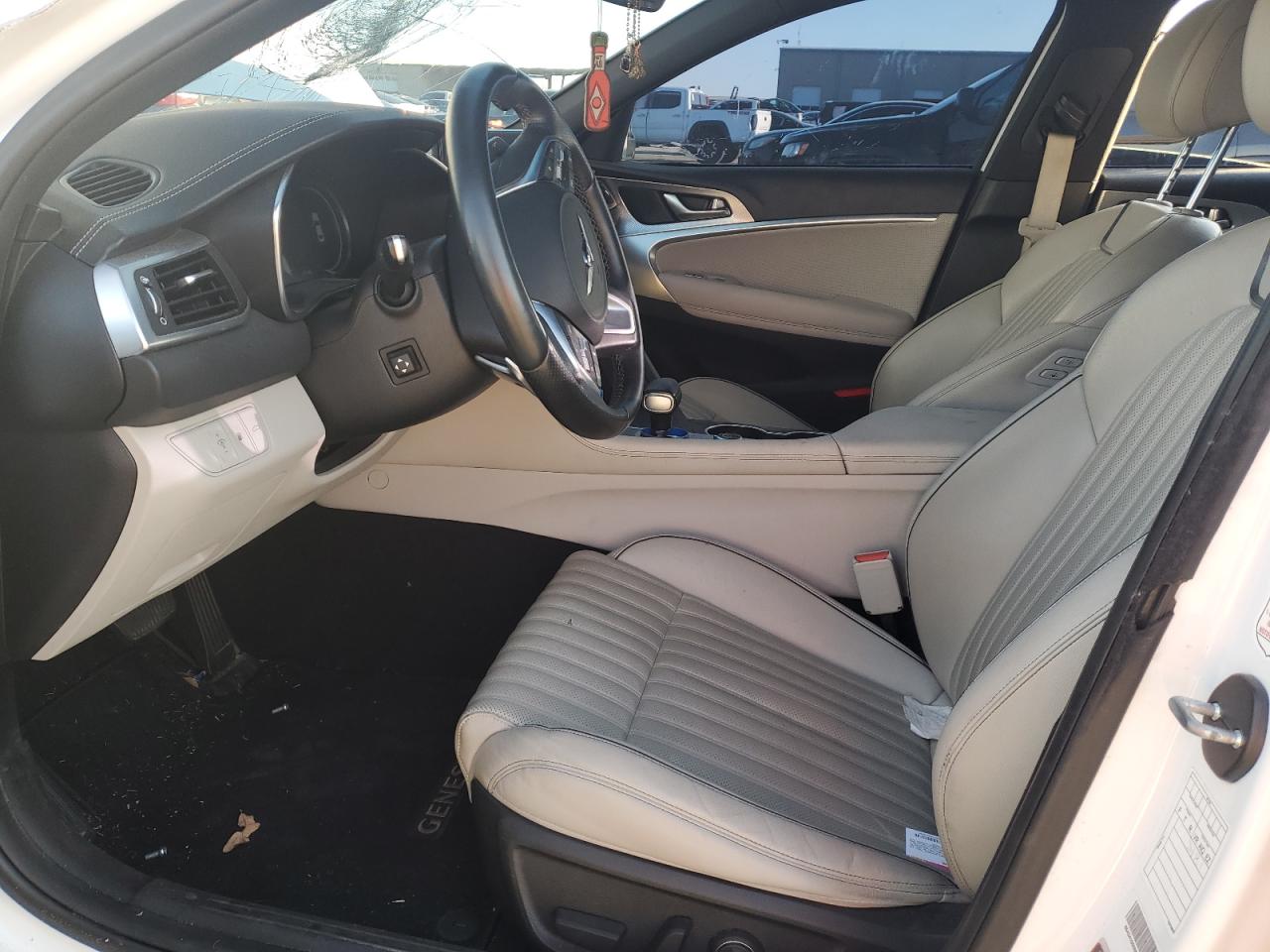 2022 Genesis G70 - Image 7