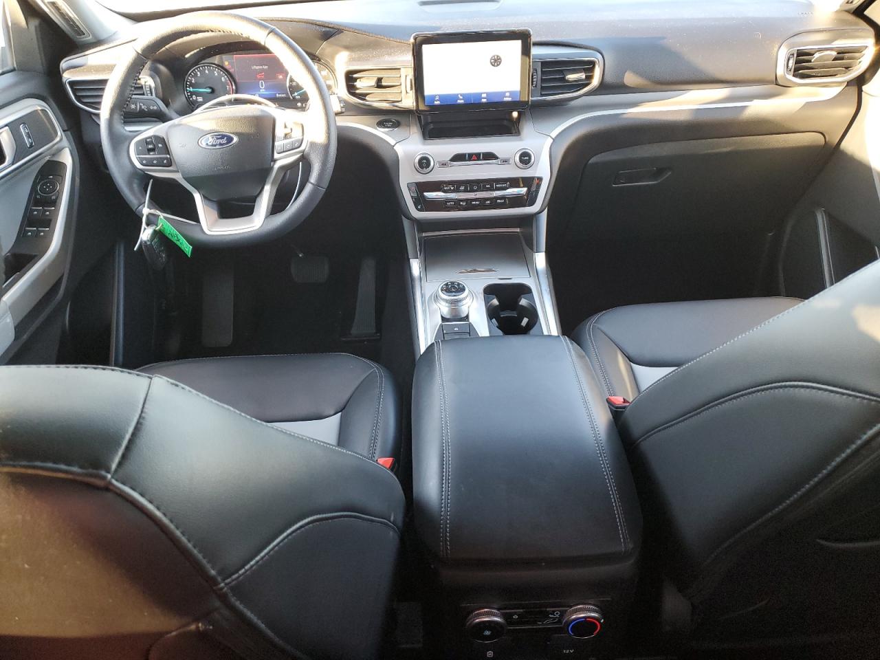 2023 Ford Explorer - Image 8