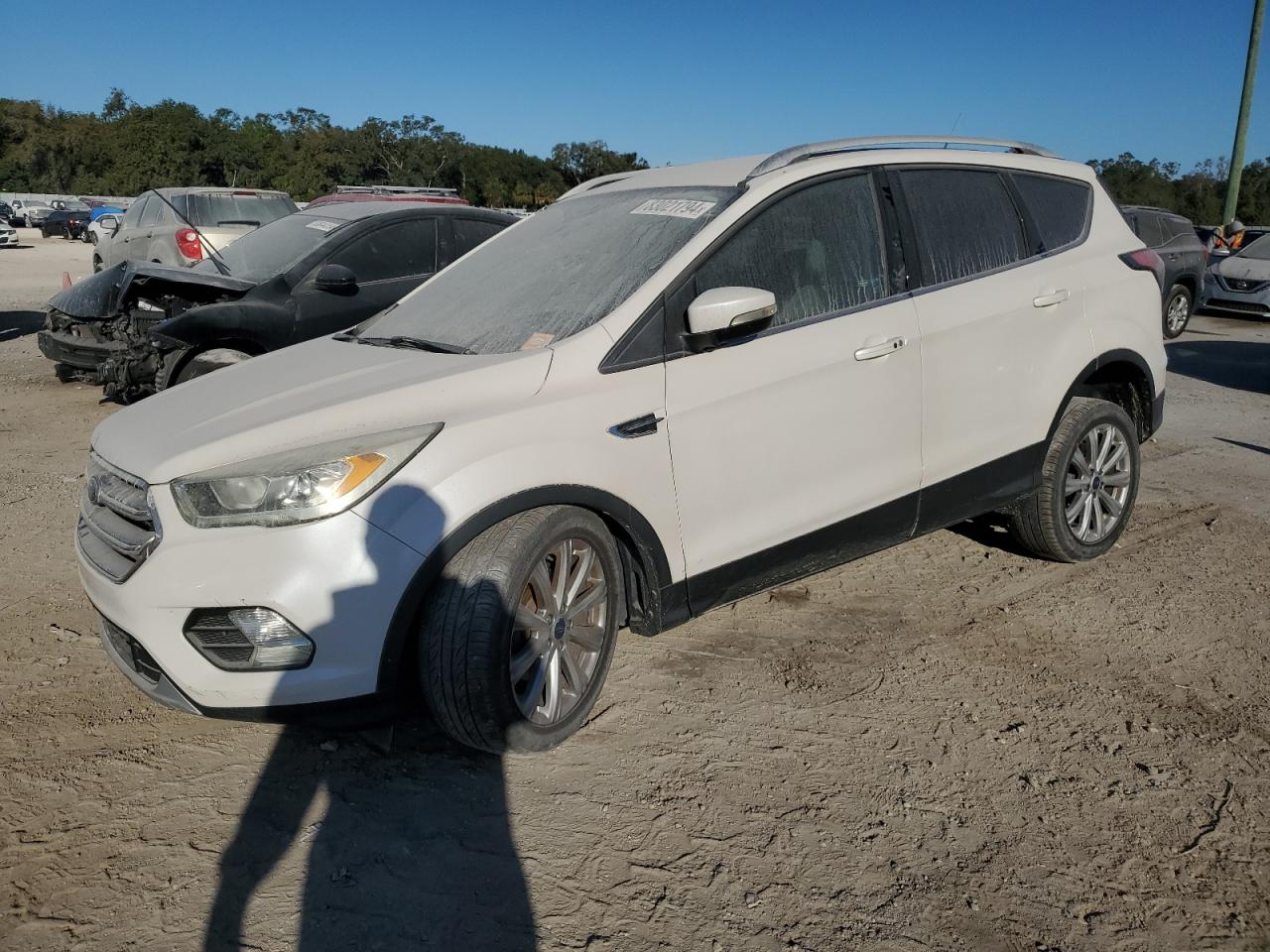 VIN 1FMCU0JD3HUC07338 2017 FORD ESCAPE no.1