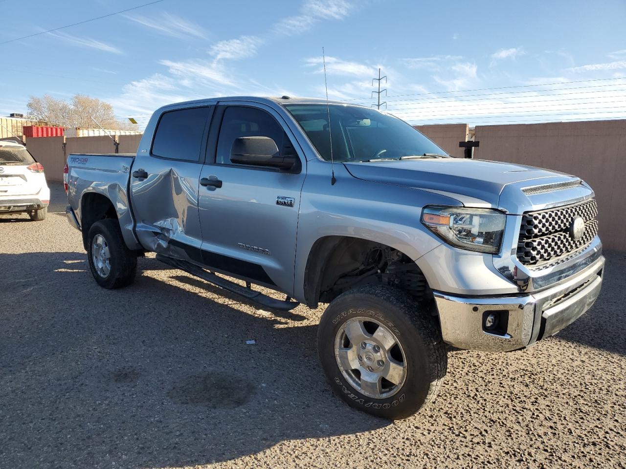 VIN 5TFDY5F12JX699941 2018 TOYOTA TUNDRA no.4