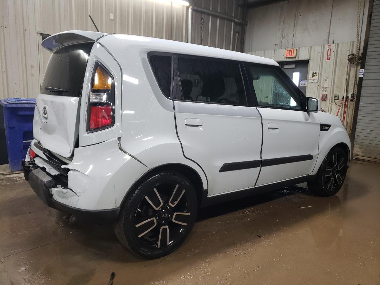 2010 Kia Soul + VIN: KNDJT2A28A7175094 Lot: 84760864