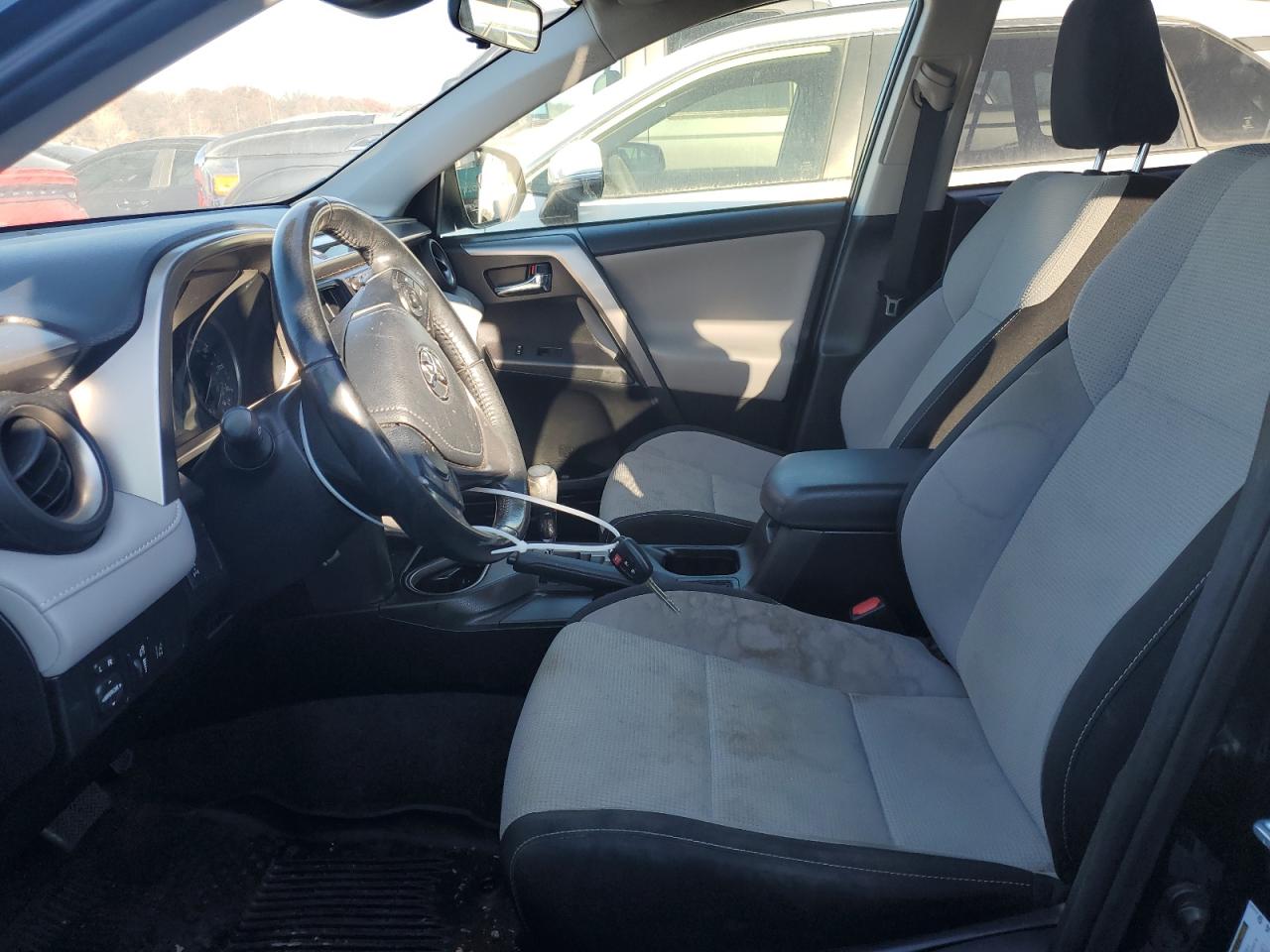 VIN JTMRFREV4HJ163514 2017 TOYOTA RAV4 no.7