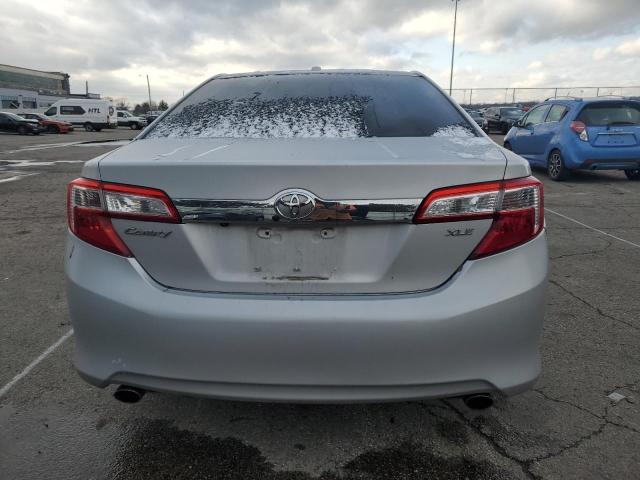  TOYOTA CAMRY 2012 Srebrny