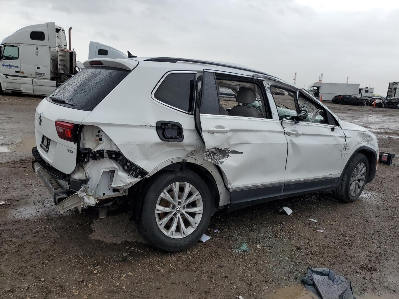 2018 Volkswagen Tiguan - Image 3