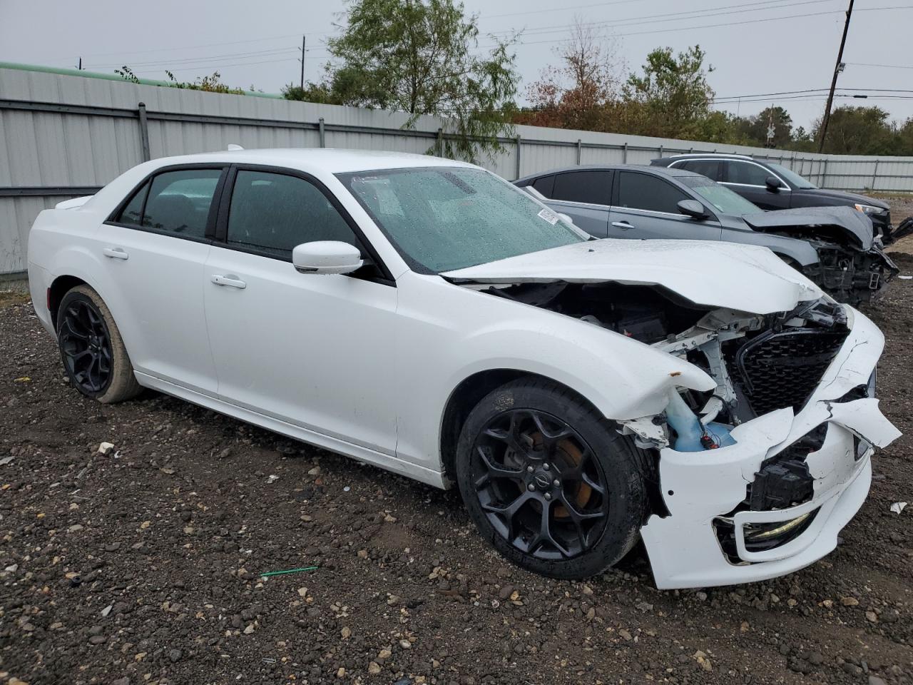 2019 Chrysler 300 - Image 4