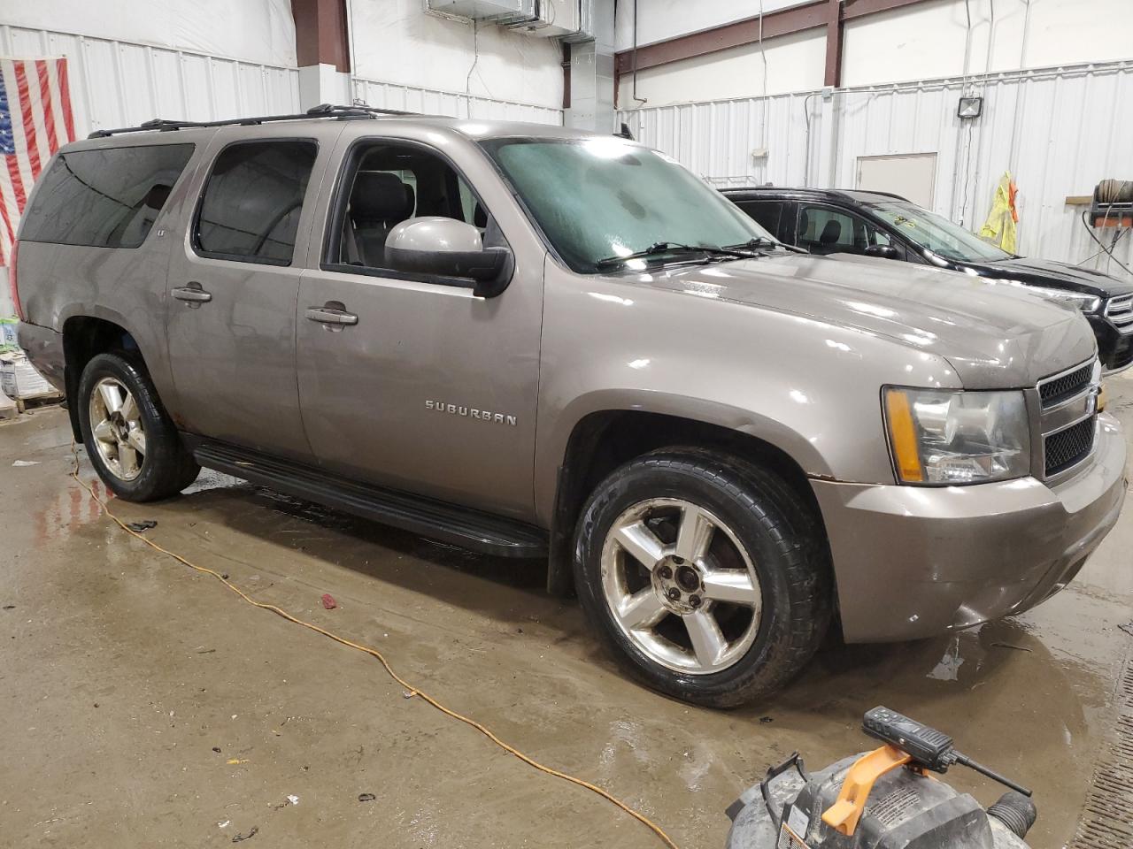 2011 Chevrolet Suburban - Image 4