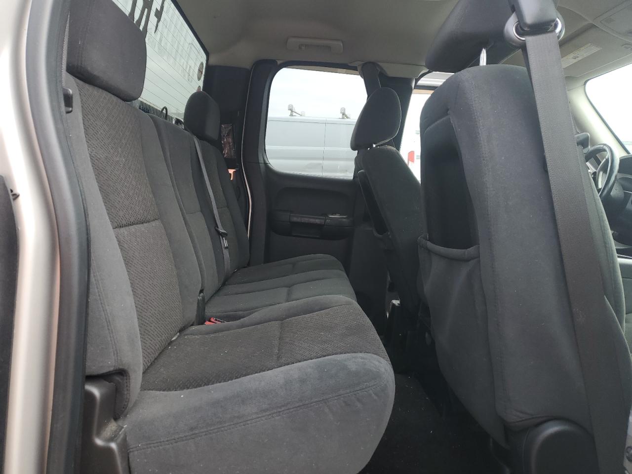 2007 Chevrolet Silverado - Image 10