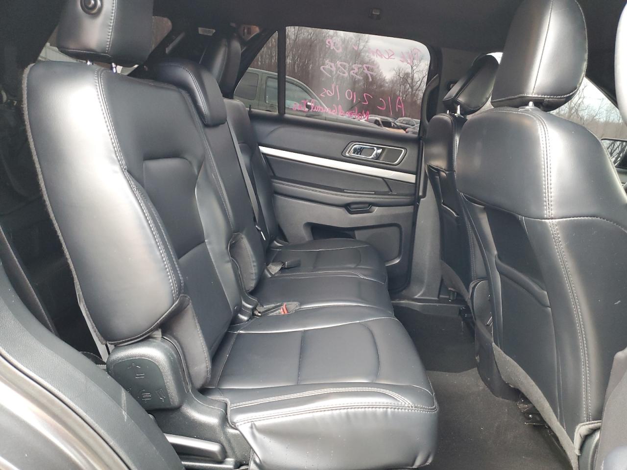 2019 Ford Explorer - Image 11