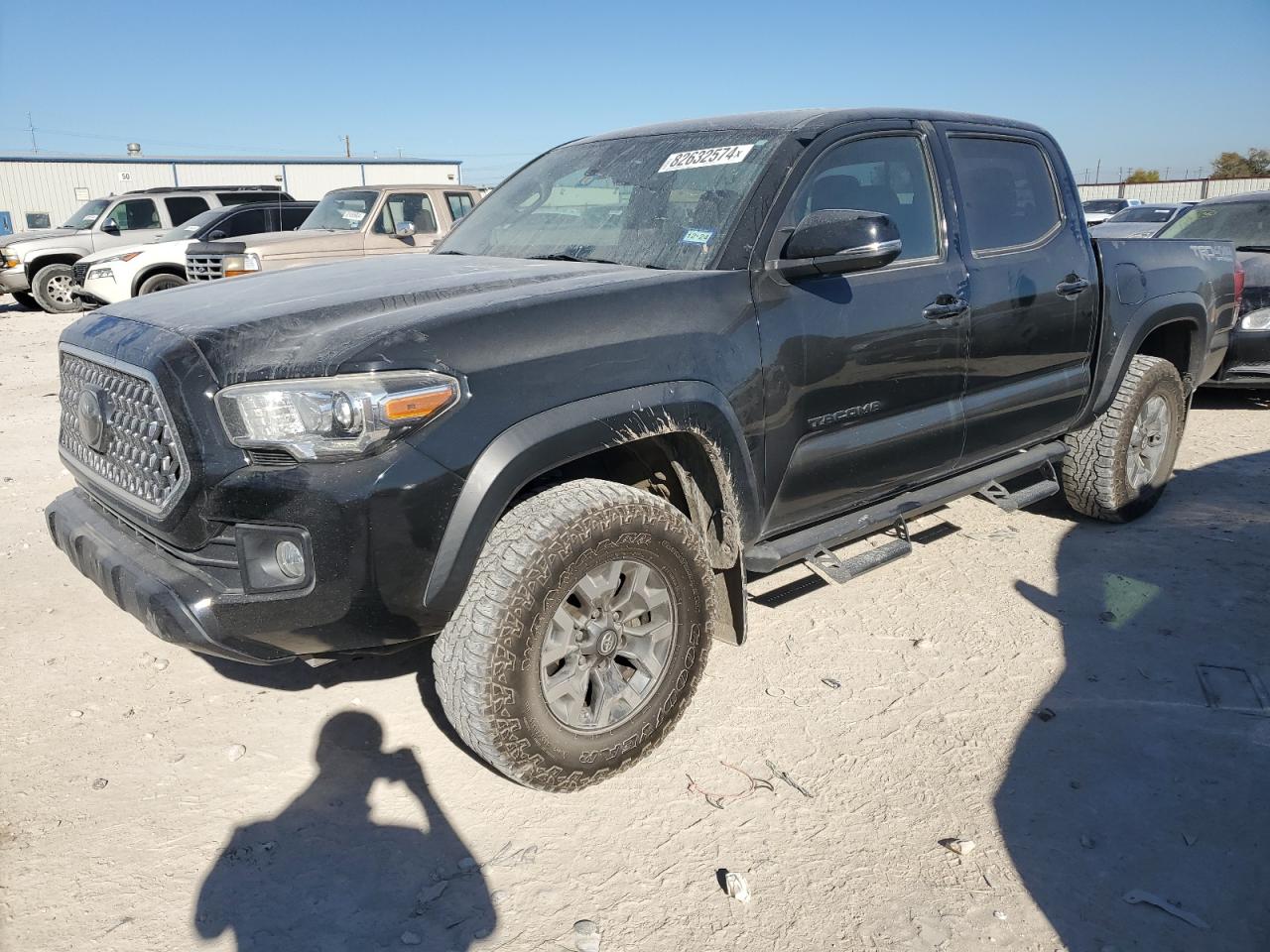 VIN 5TFCZ5AN1JX127116 2018 TOYOTA TACOMA no.1