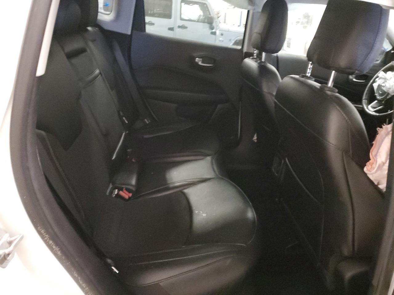 2020 Jeep Compass - Image 11