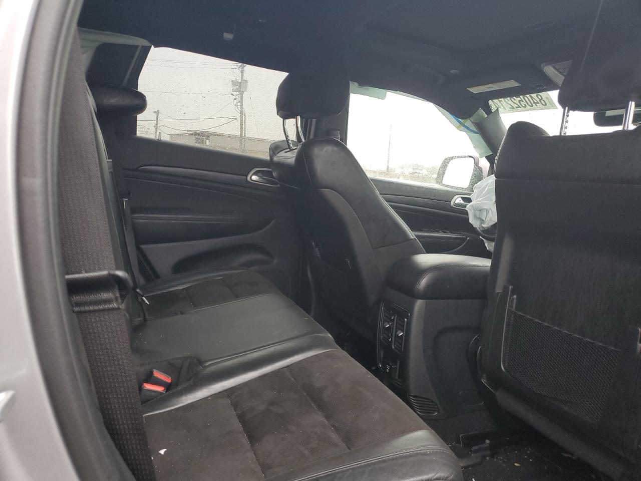 2020 Jeep Grand Cherokee - Image 11
