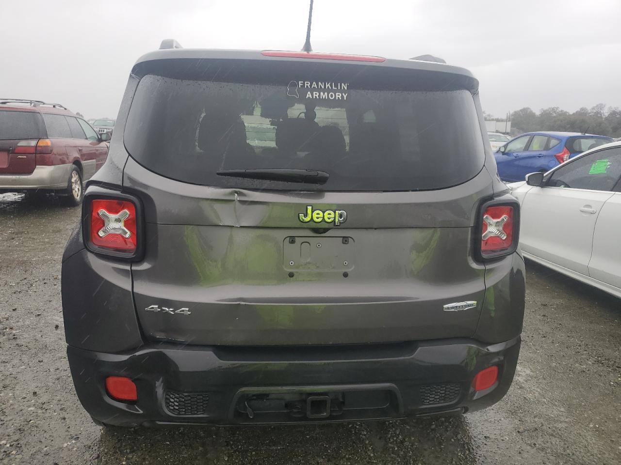 2017 Jeep Renegade - Image 6