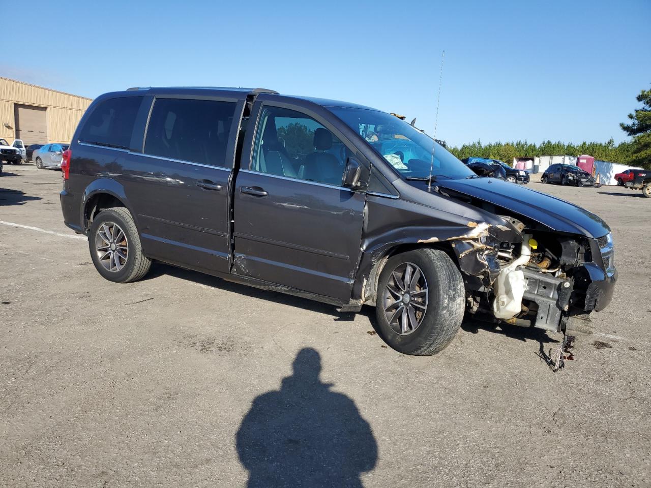 2016 Dodge Caravan - Image 4