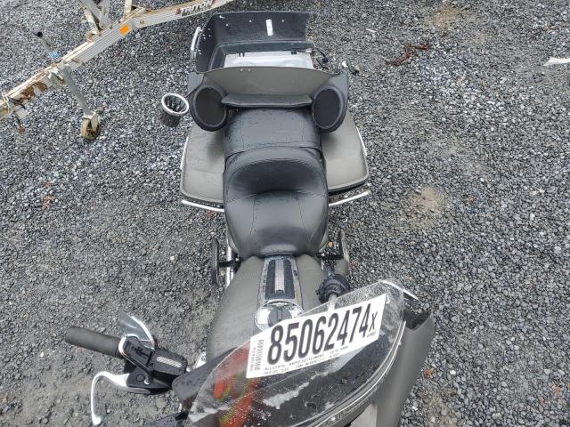  HARLEY-DAVIDSON FL 2018 Два тона
