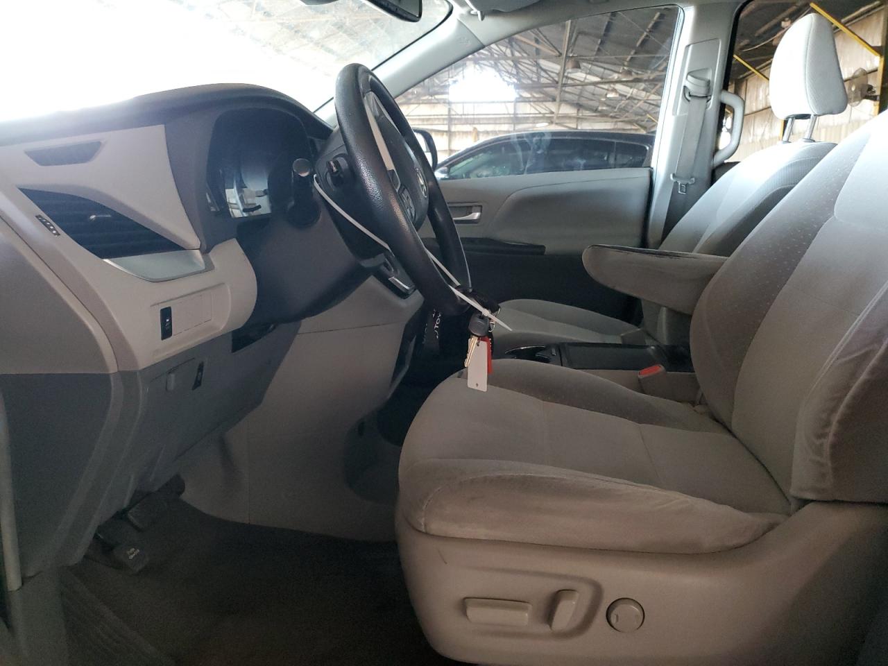 2018 Toyota Sienna - Image 7