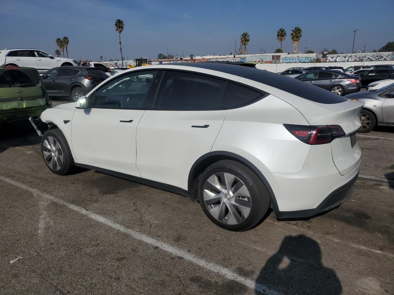 VIN 7SAYGDED7PF957340 2023 TESLA MODEL Y no.2