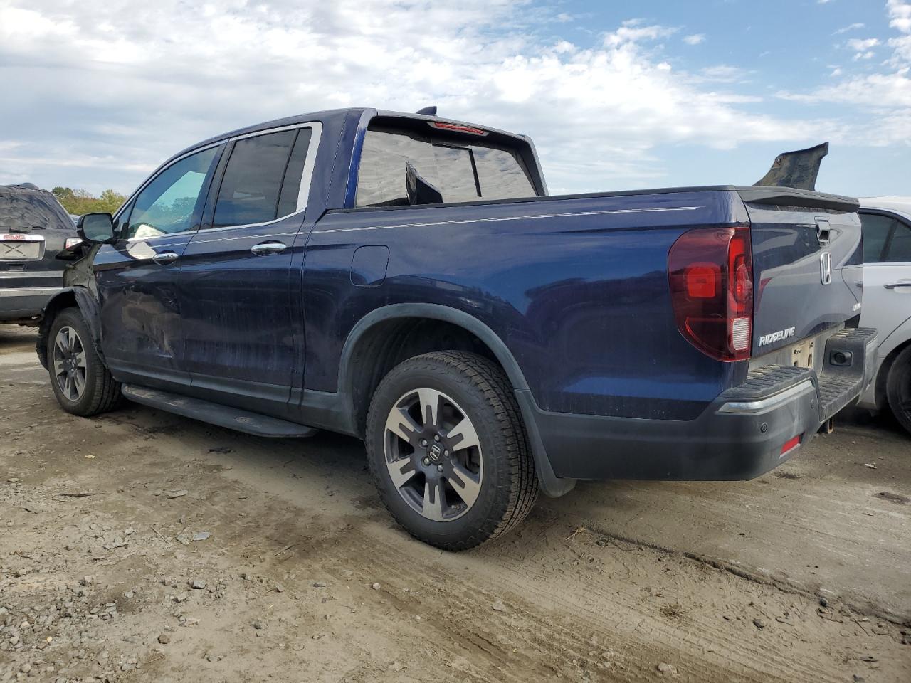 2017 Honda Ridgeline - Image 2