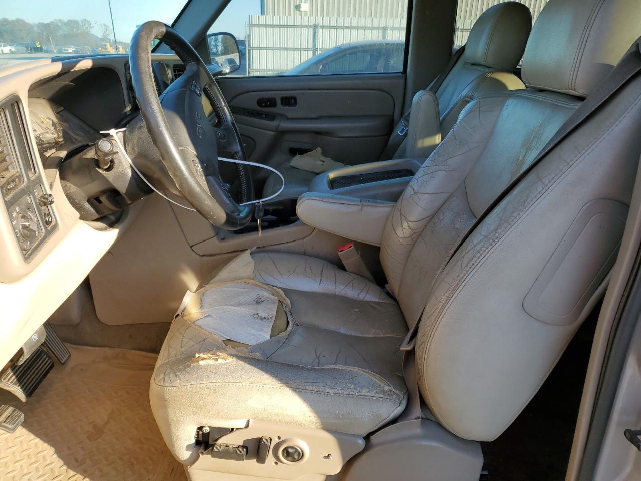 2004 GMC Yukon - Image 7