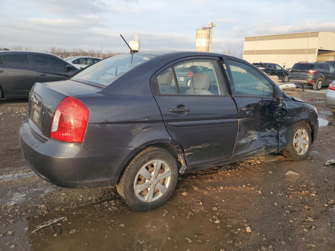 2010 Hyundai Accent - Image 3