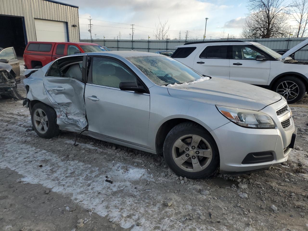 VIN 1G11B5SA8DF347055 2013 CHEVROLET MALIBU no.4