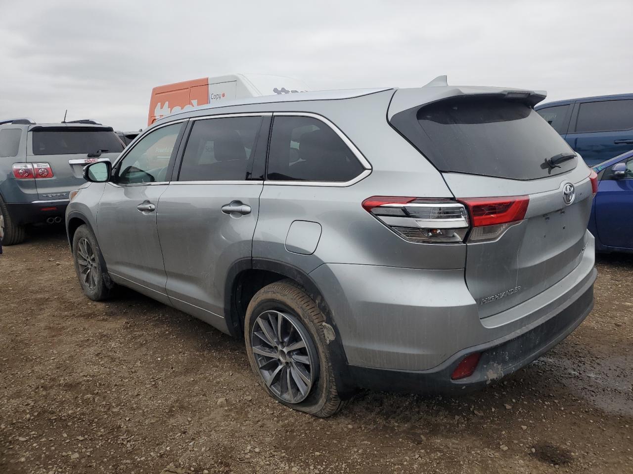 2017 Toyota Highlander - Image 2