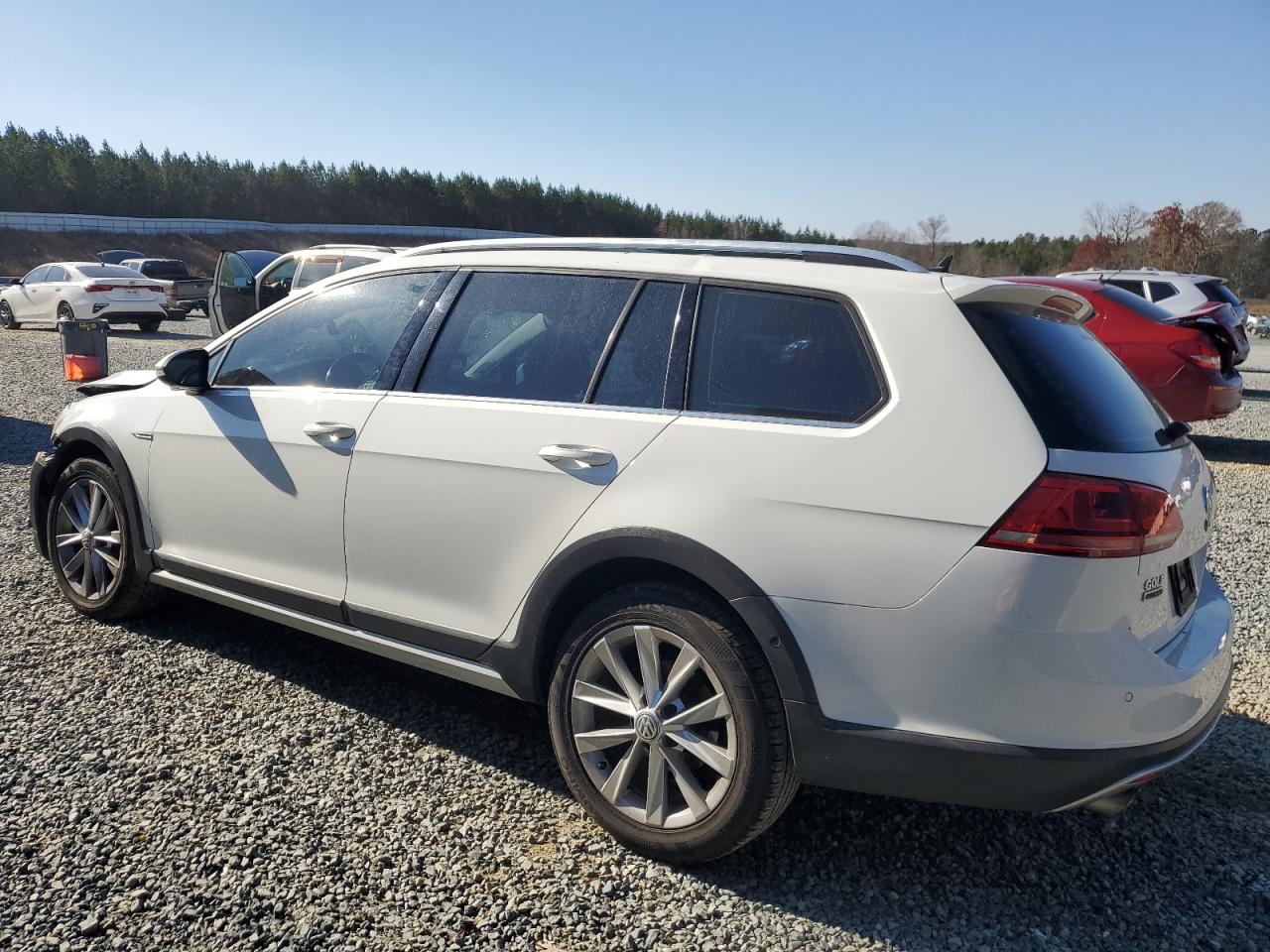 2017 Volkswagen Golf - Image 2