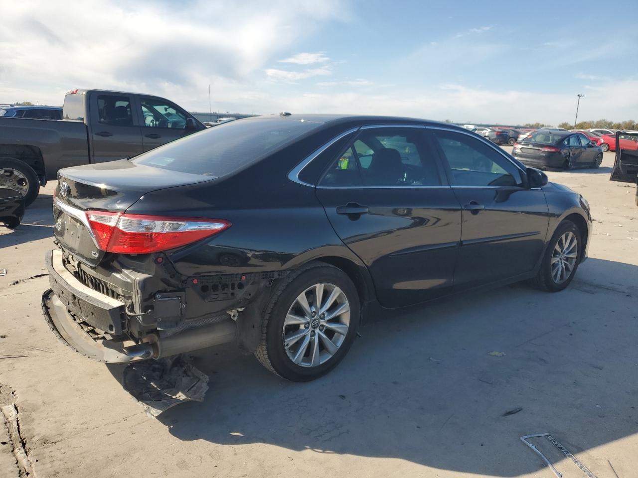 VIN 4T1BF1FK5GU576428 2016 TOYOTA CAMRY no.3