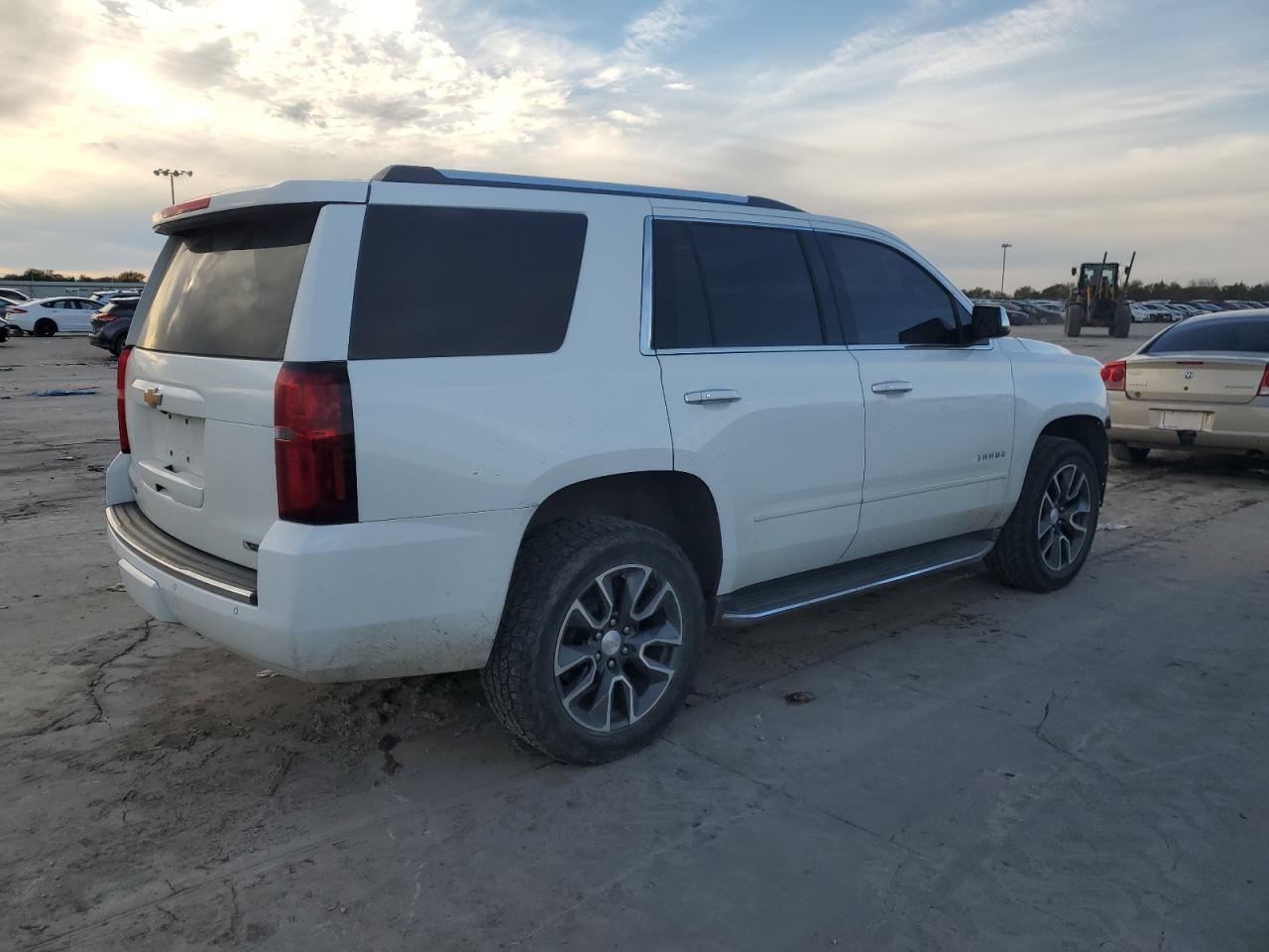 VIN 1GNSCCKC7HR124418 2017 CHEVROLET TAHOE no.3