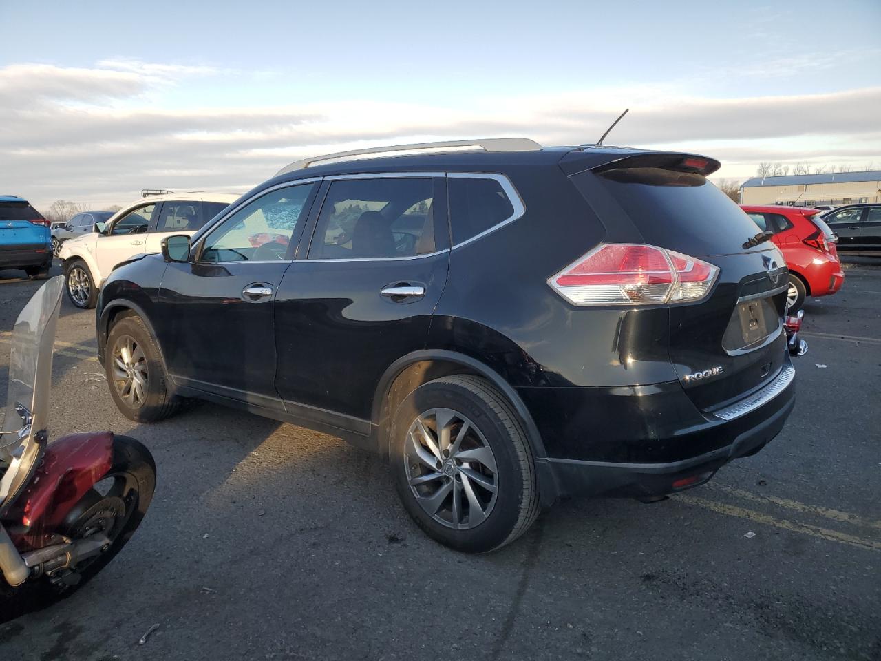2014 Nissan Rogue - Image 2