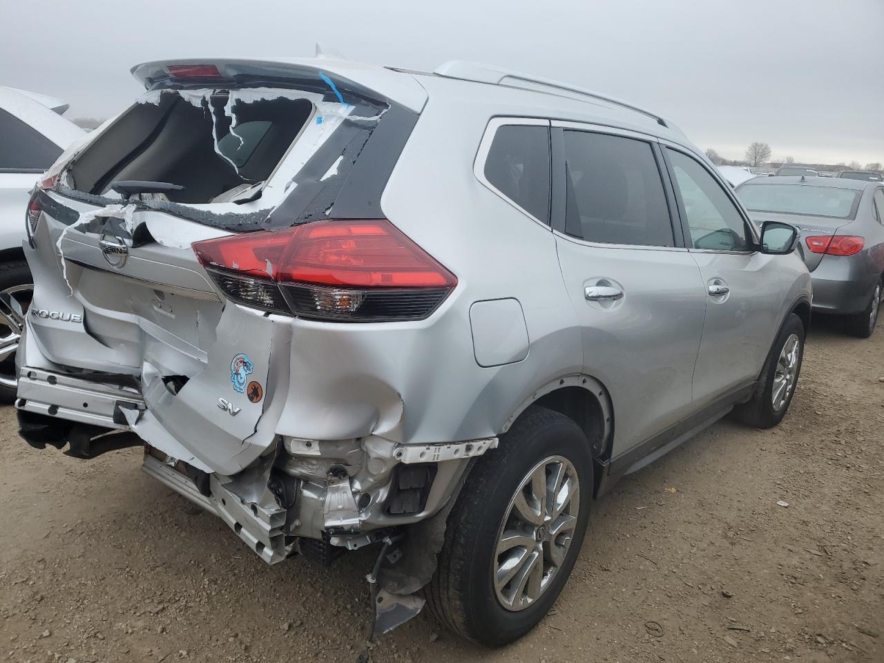 2017 Nissan Rogue - Image 3