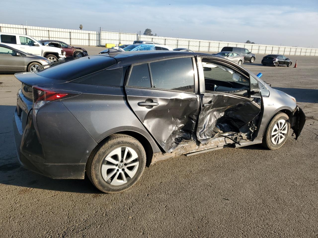 VIN JTDKBRFU5J3073334 2018 TOYOTA PRIUS no.3