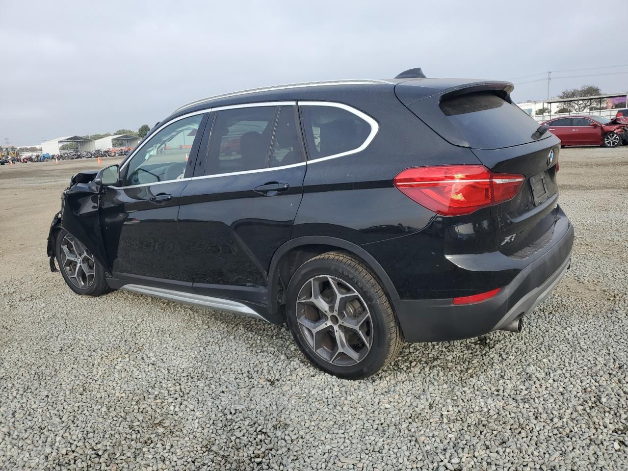 VIN WBXHU7C32J5L09434 2018 BMW X1 no.2