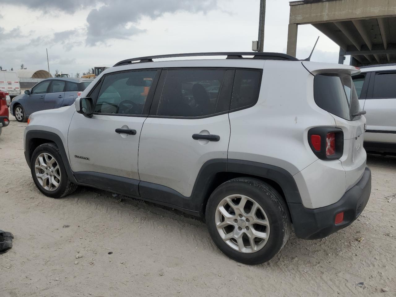 VIN ZACCJABT1FPC30513 2015 JEEP RENEGADE no.2