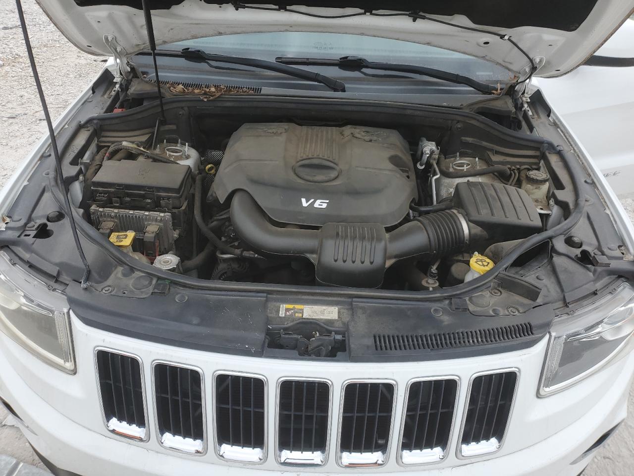 2014 Jeep Grand Cherokee - Image 13