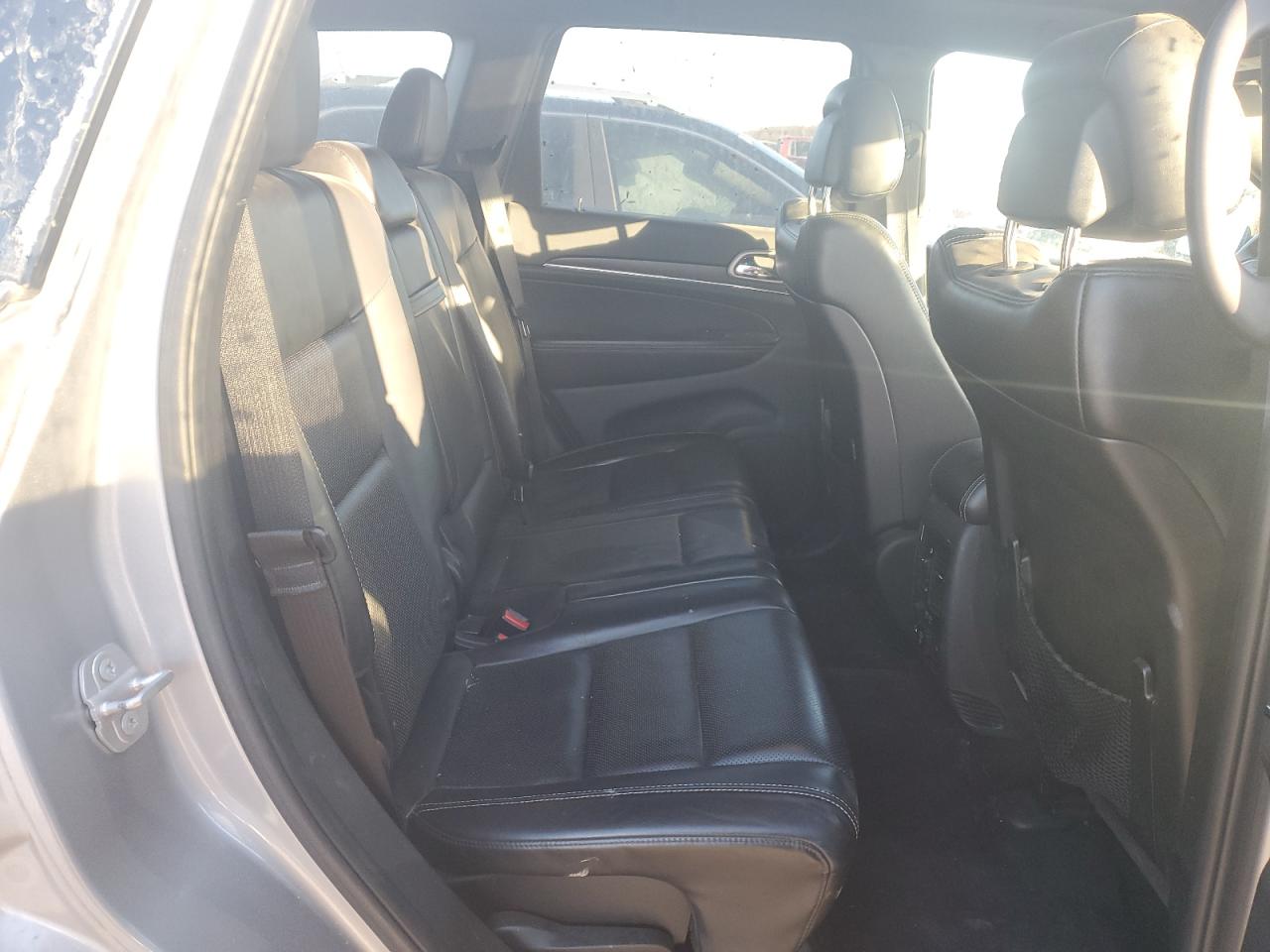 2016 Jeep Grand Cherokee - Image 11