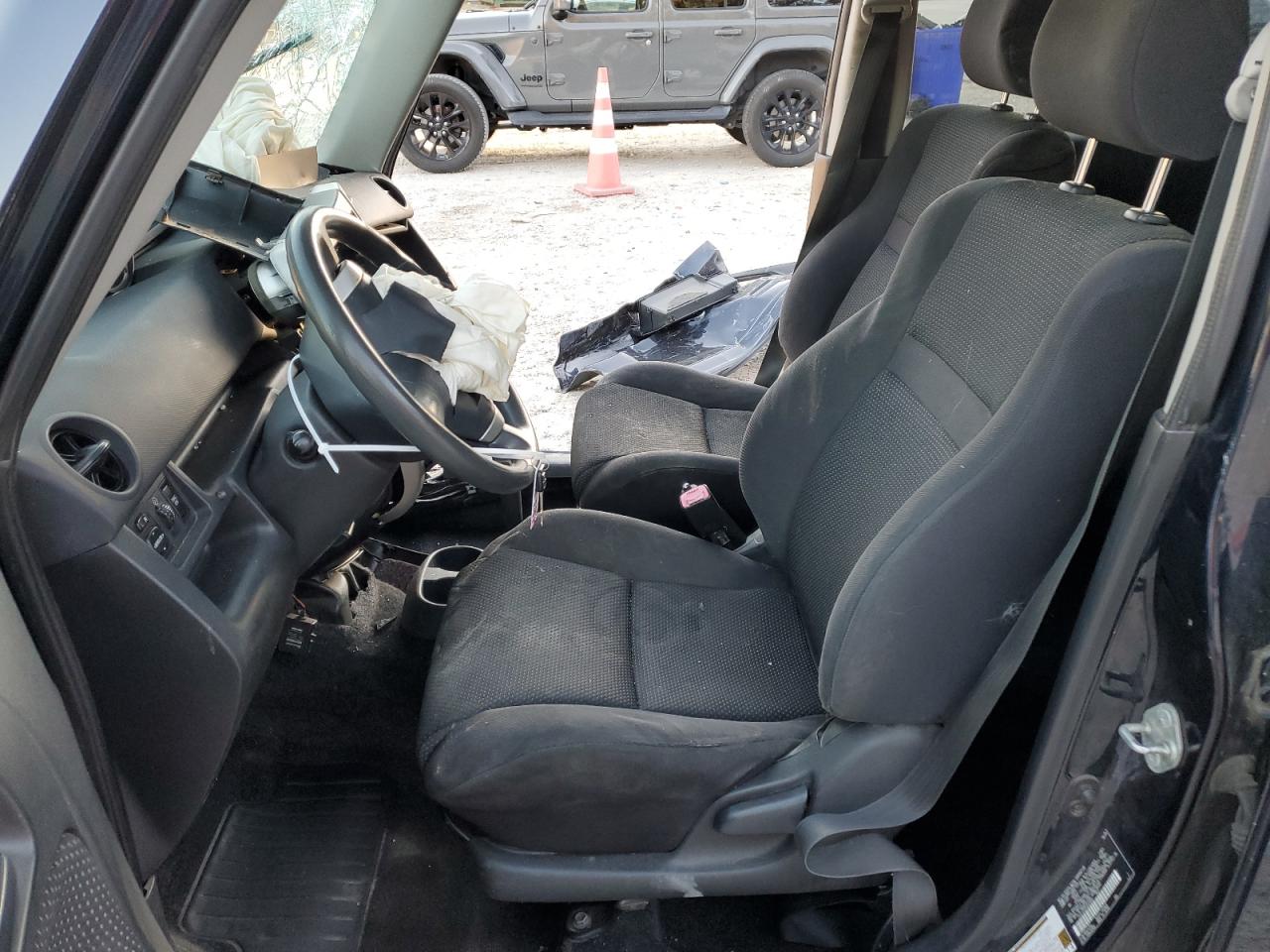2005 Scion xB - Image 7