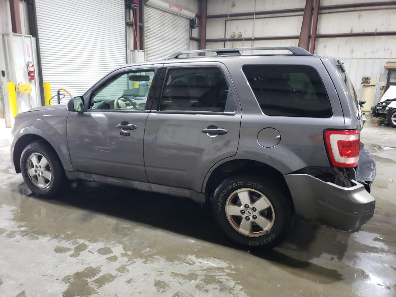 2009 Ford Escape - Image 2