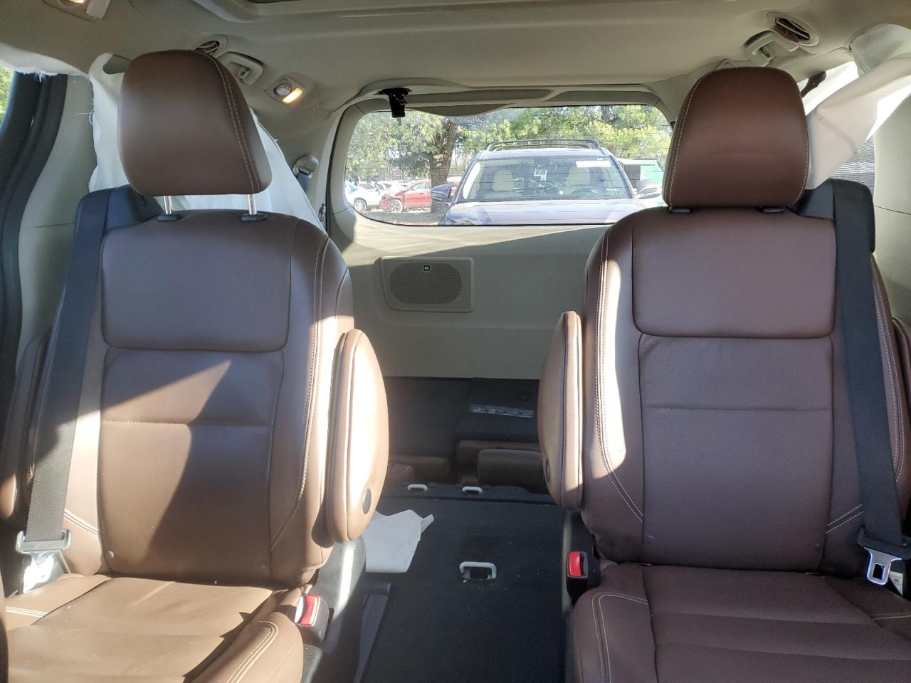 2020 Toyota Sienna - Image 10