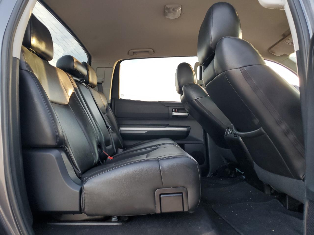 2015 Toyota Tundra - Image 10