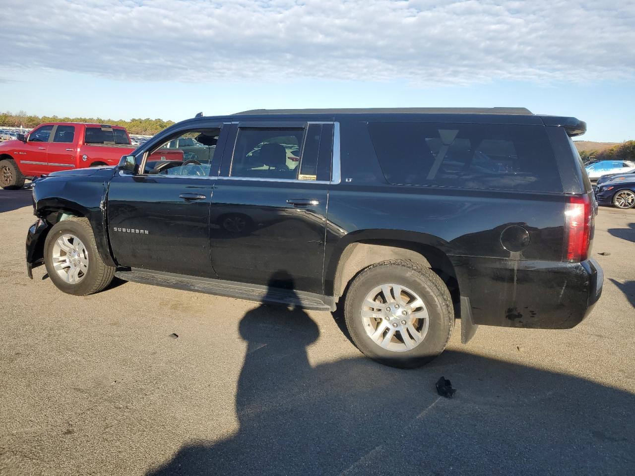 1GNSKHKC3KR207917 2019 CHEVROLET SUBURBAN - Image 2