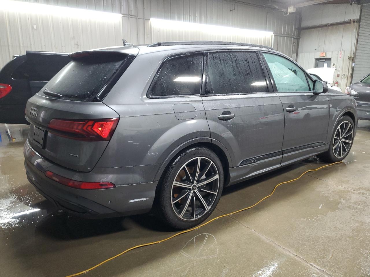 2024 Audi Q7 - Image 3