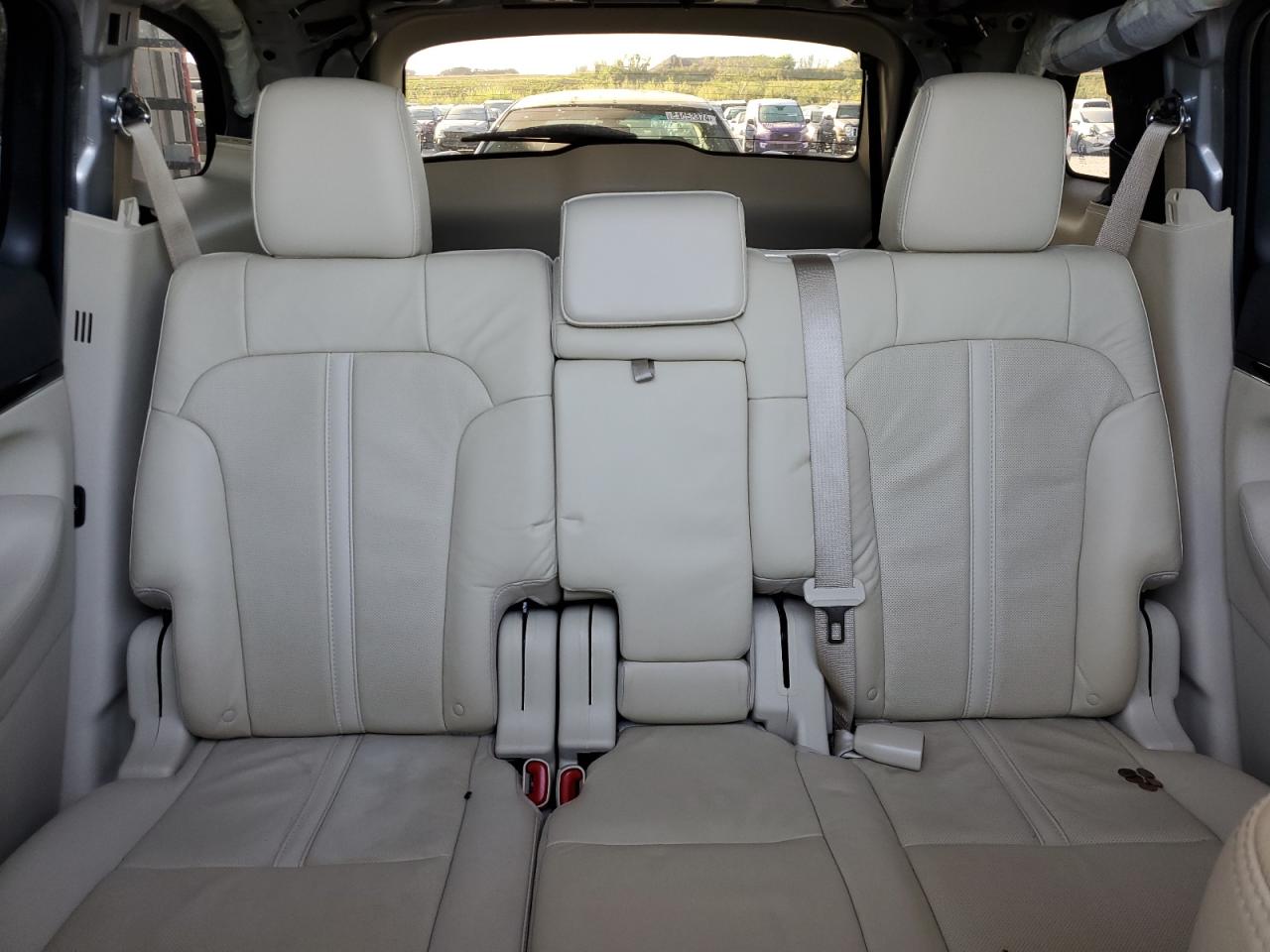 2019 Lincoln MKT - Image 10