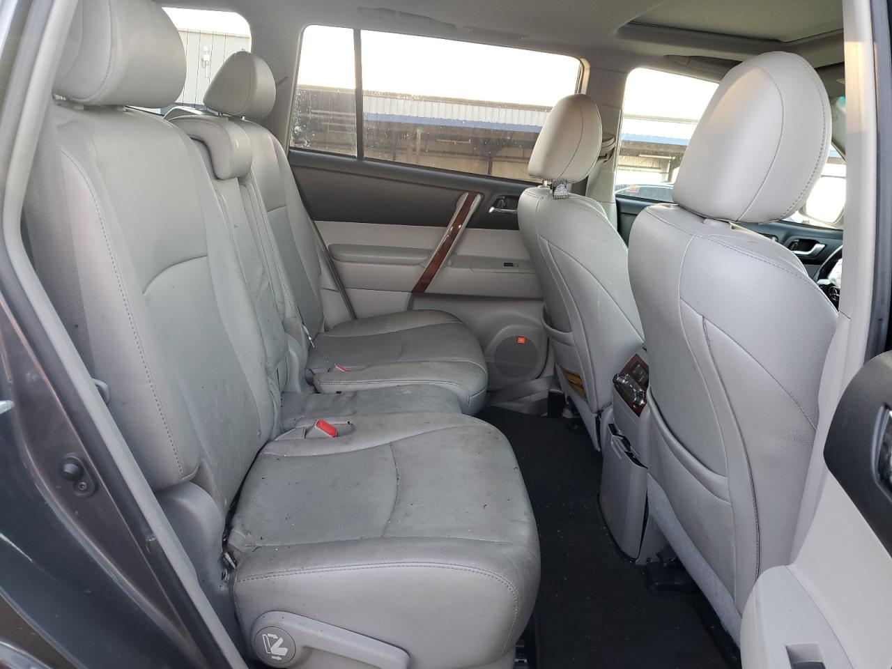 2012 Toyota Highlander - Image 11
