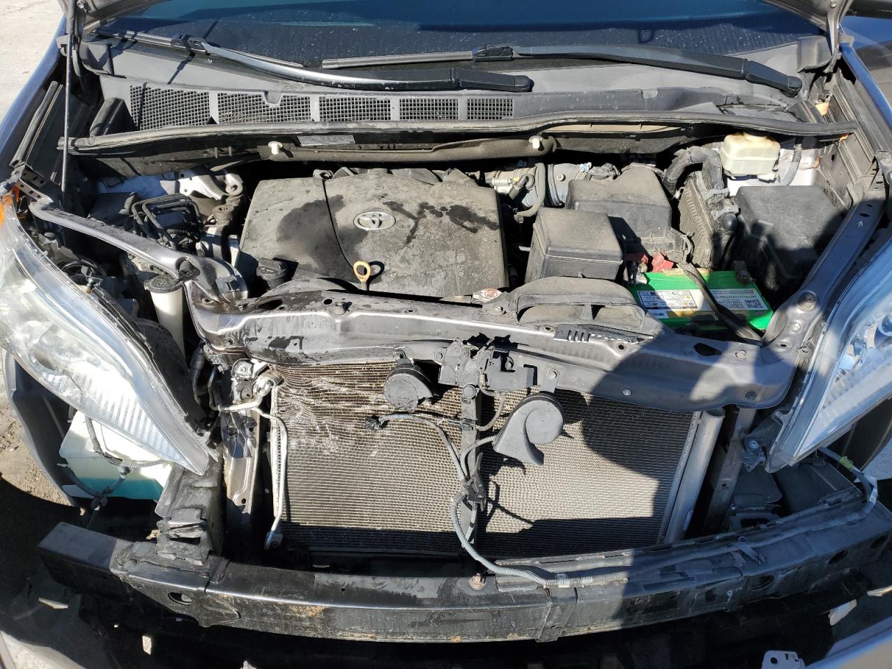 2017 Toyota Sienna - Image 13