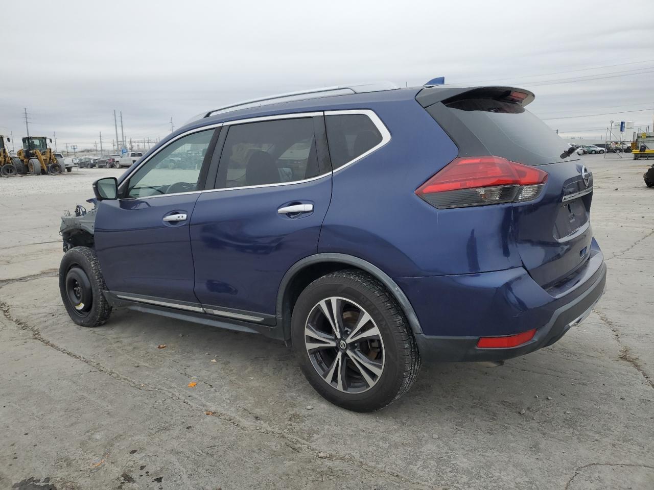 VIN JN8AT2MT6JW464618 2018 NISSAN ROGUE no.2