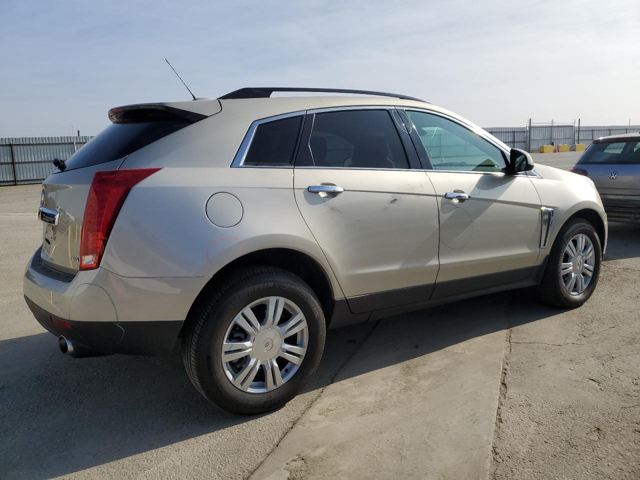 VIN 3GYFNAE36GS568691 2016 CADILLAC SRX no.3