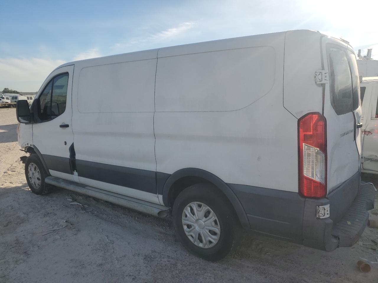 VIN 1FTNR1ZM0FKA47050 2015 FORD TRANSIT no.2