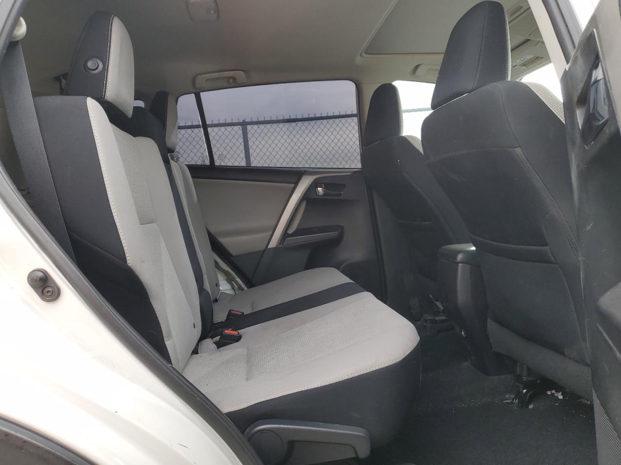 2016 Toyota RAV 4 - Image 11